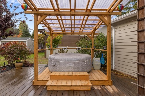 2920 Marshall Rd, Qualicum Beach, BC 