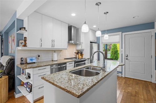 2920 Marshall Rd, Qualicum Beach, BC 