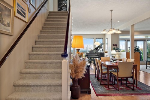 10007 Third St, Sidney, BC 