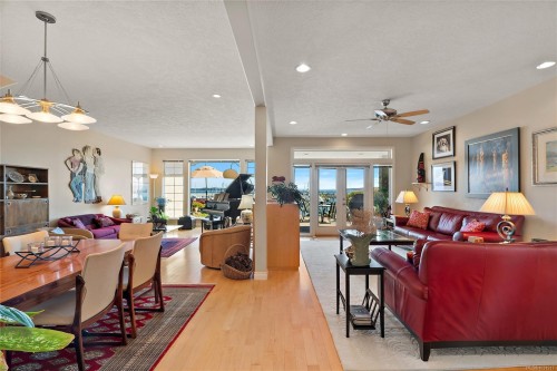 10007 Third St, Sidney, BC 