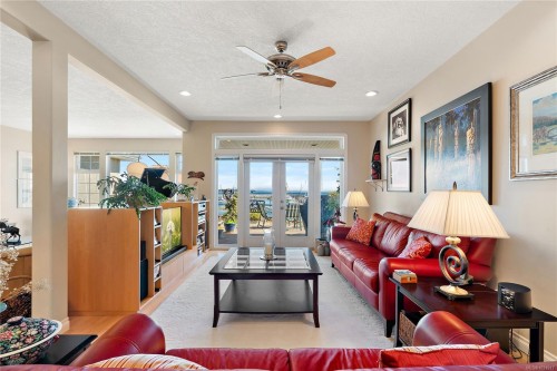 10007 Third St, Sidney, BC 