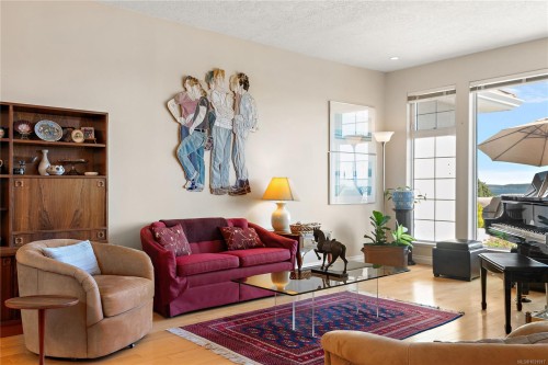 10007 Third St, Sidney, BC 