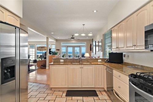 10007 Third St, Sidney, BC 