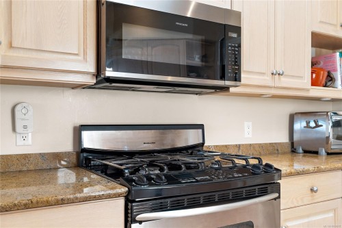 10007 Third St, Sidney, BC 