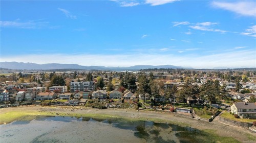 10007 Third St, Sidney, BC 