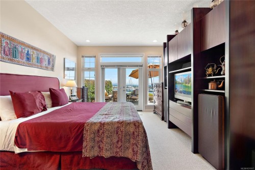 10007 Third St, Sidney, BC 