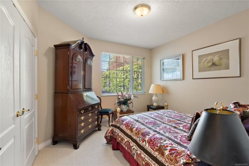 10007 Third St, Sidney, BC 