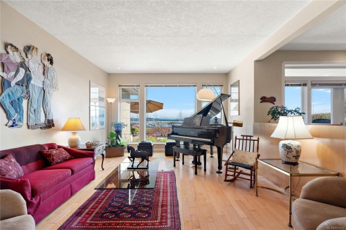 10007 Third St, Sidney, BC 