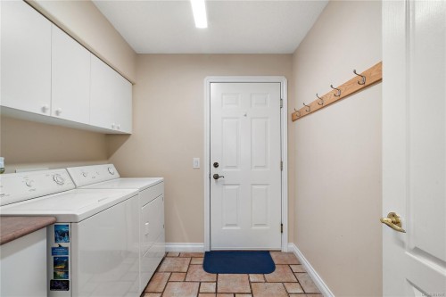 10007 Third St, Sidney, BC 