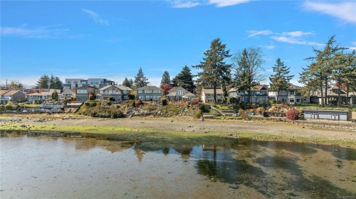 10007 Third St, Sidney, BC 