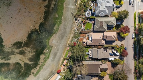 10007 Third St, Sidney, BC 