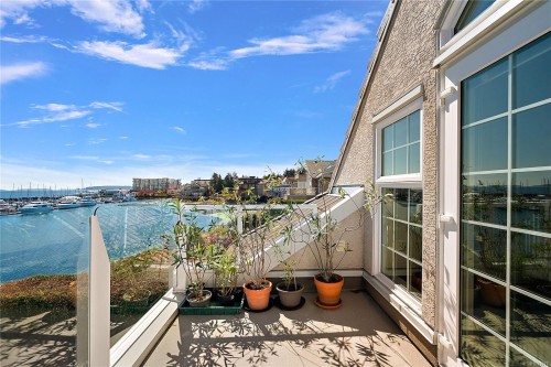 10007 Third St, Sidney, BC 