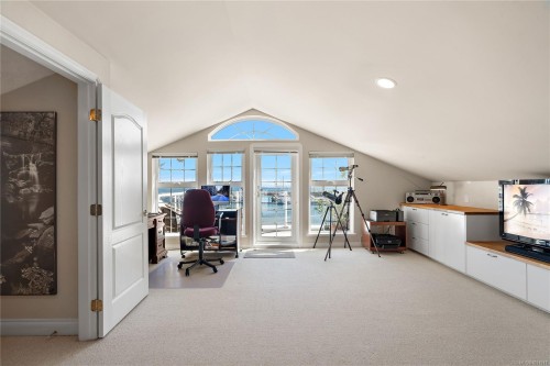 10007 Third St, Sidney, BC 