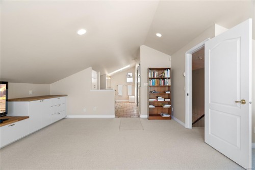 10007 Third St, Sidney, BC 