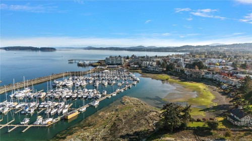 10007 Third St, Sidney, BC 