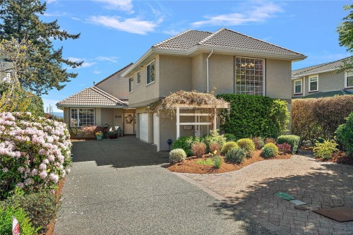 10007 Third St, Sidney, BC 