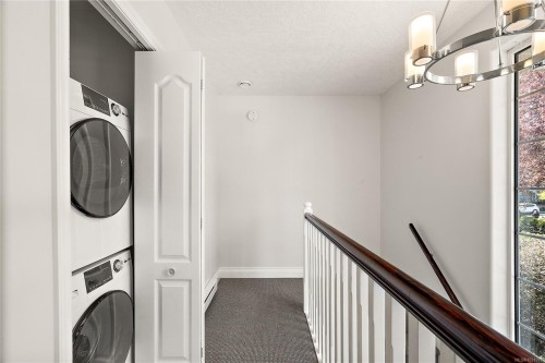 10007 Third St, Sidney, BC 