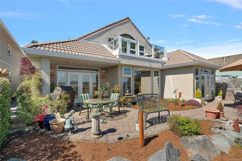 10007 Third St, Sidney, BC 