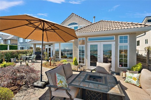 10007 Third St, Sidney, BC 