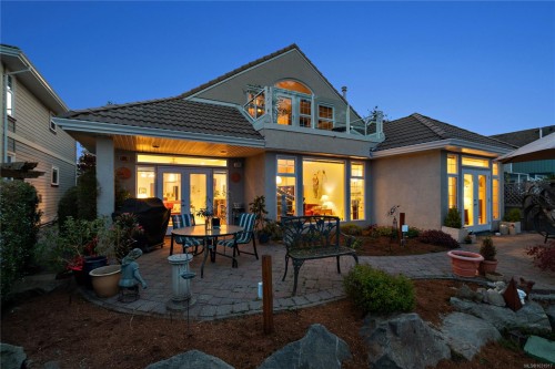 10007 Third St, Sidney, BC 