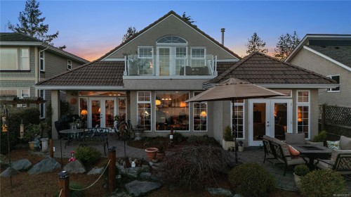 10007 Third St, Sidney, BC 