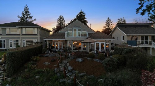 10007 Third St, Sidney, BC 