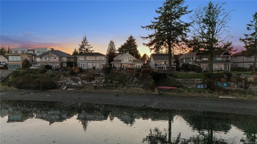 10007 Third St, Sidney, BC 