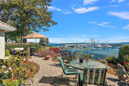 10007 Third St, Sidney, BC 