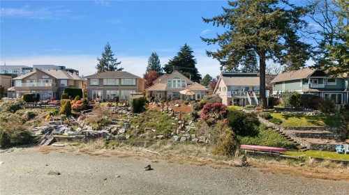 10007 Third St, Sidney, BC 