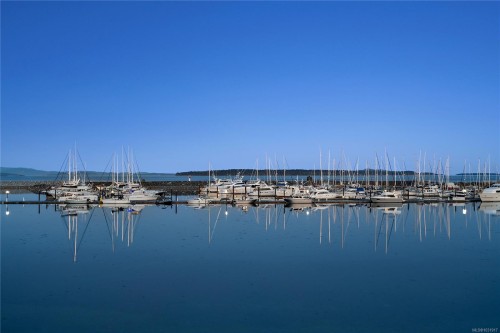 10007 Third St, Sidney, BC 