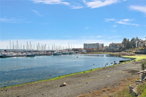 10007 Third St, Sidney, BC 