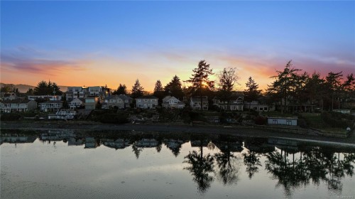 10007 Third St, Sidney, BC 