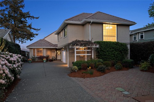 10007 Third St, Sidney, BC 