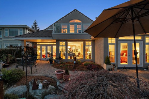 10007 Third St, Sidney, BC 