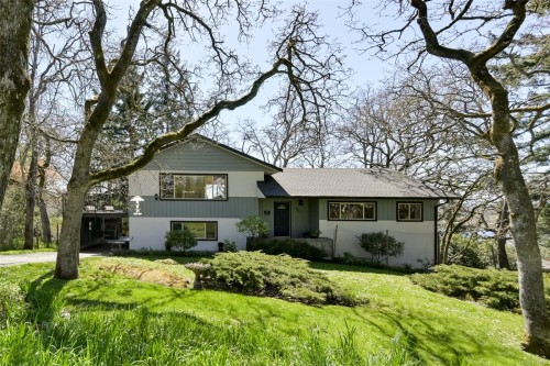 967 Ridgeway St, Saanich, BC 