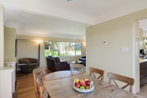 967 Ridgeway St, Saanich, BC 