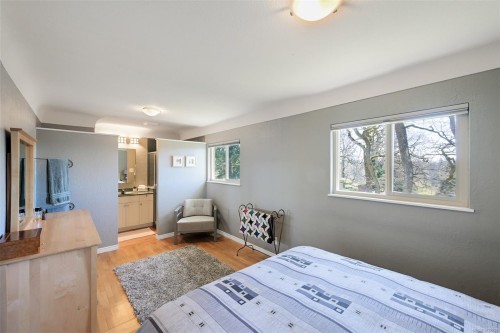967 Ridgeway St, Saanich, BC 