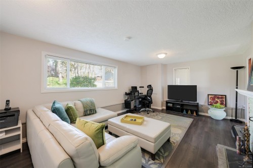 967 Ridgeway St, Saanich, BC 