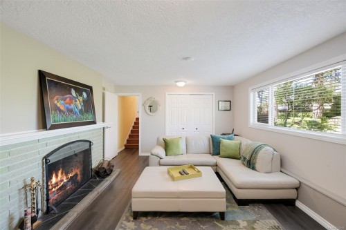 967 Ridgeway St, Saanich, BC 