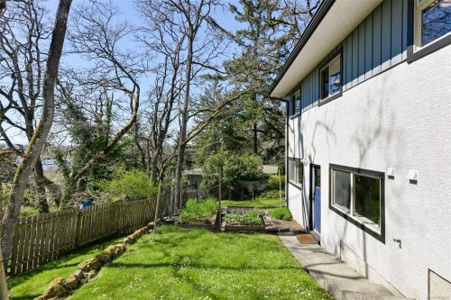 967 Ridgeway St, Saanich, BC 