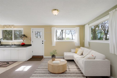 967 Ridgeway St, Saanich, BC 