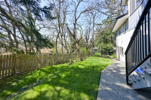 967 Ridgeway St, Saanich, BC 