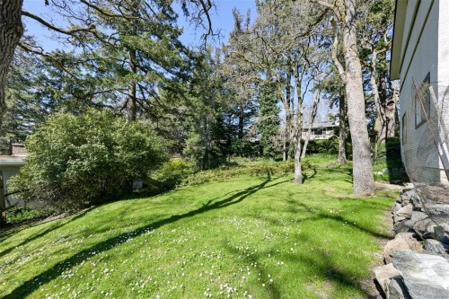 967 Ridgeway St, Saanich, BC 