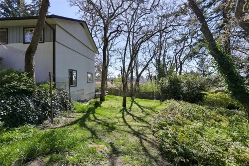 967 Ridgeway St, Saanich, BC 