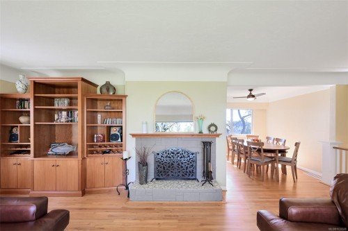 967 Ridgeway St, Saanich, BC 