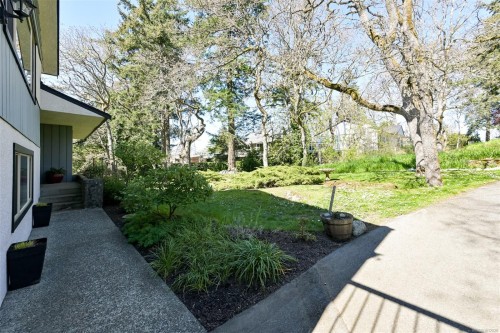 967 Ridgeway St, Saanich, BC 