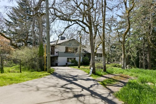 967 Ridgeway St, Saanich, BC 