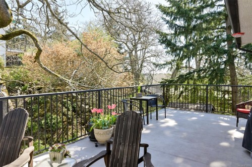967 Ridgeway St, Saanich, BC 