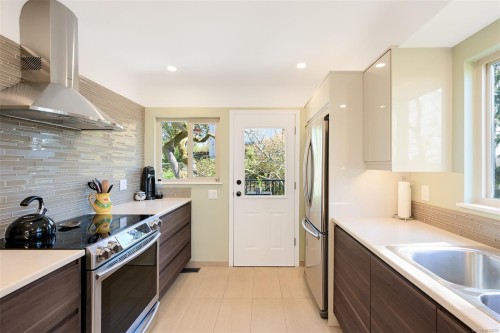967 Ridgeway St, Saanich, BC 