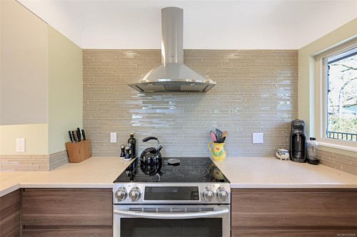 967 Ridgeway St, Saanich, BC 